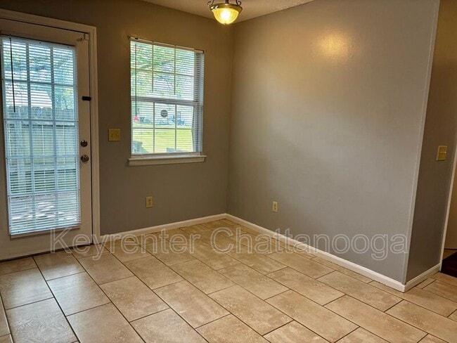 Building Photo - 5378 Matthews Dr