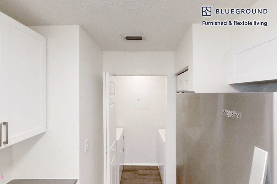 Building Photo - 100 Lexington Ridge Dr