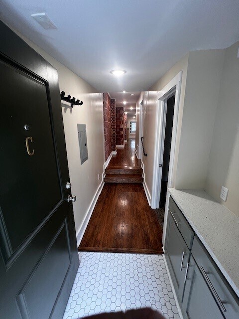 Building Photo - 2529 E Admiral Pl