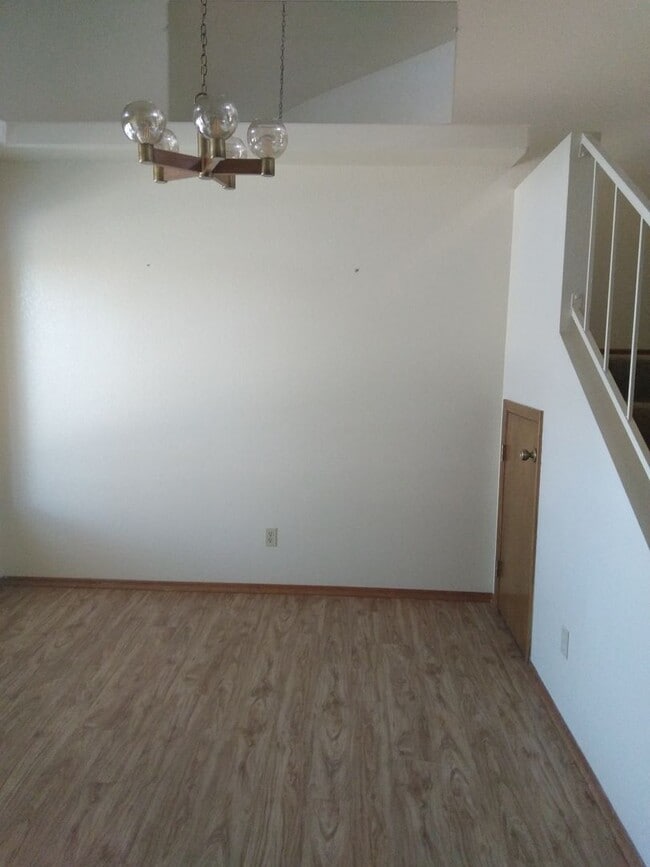 Building Photo - 937 W Madera Ln