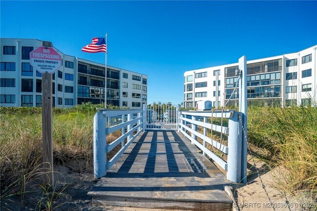 Building Photo - 2370 NE Ocean Blvd