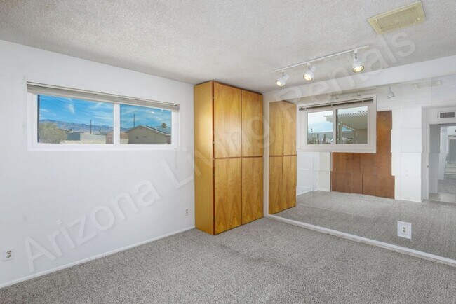 Building Photo - 1265 Bombay Cir