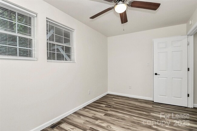 Building Photo - 2825 Morson St