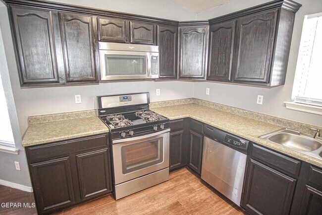 Building Photo - 3717 Tierra Zafiro Dr