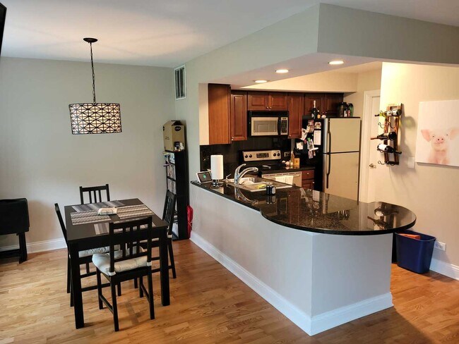 Building Photo - 35 Foxcroft Rd