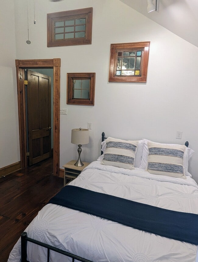 Building Photo - 5107 Dryades St