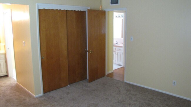 Building Photo - NOR 3 bedroom 2 bath