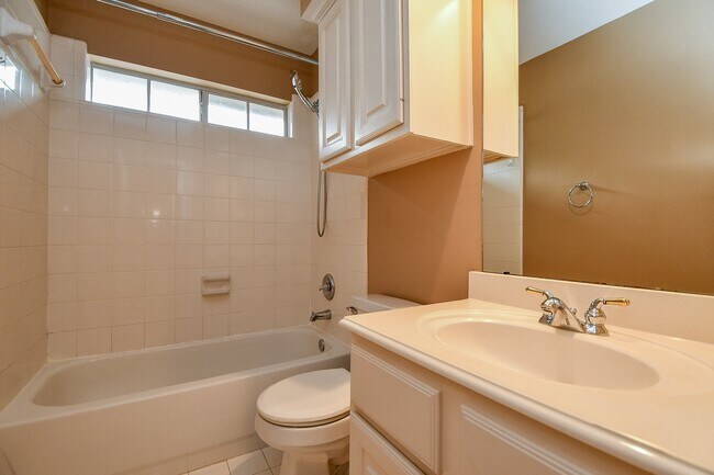 Building Photo - 5322 Pebble Way Ln