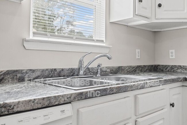 Building Photo - 429 Merry Go Dr