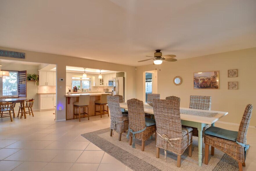 Building Photo - 301 N Tessier Dr