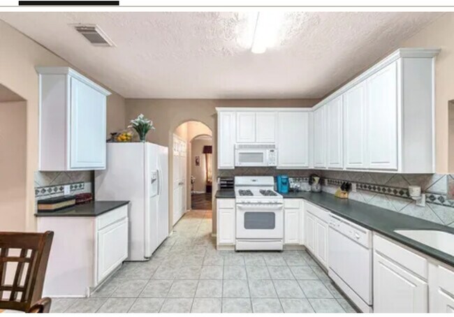 Building Photo - 8007 Blackcherry Ln