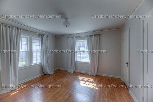 Building Photo - For Lease | Brookside | $1800 Rent | Available now!