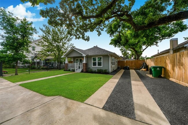 Building Photo - 311 Cosmos St