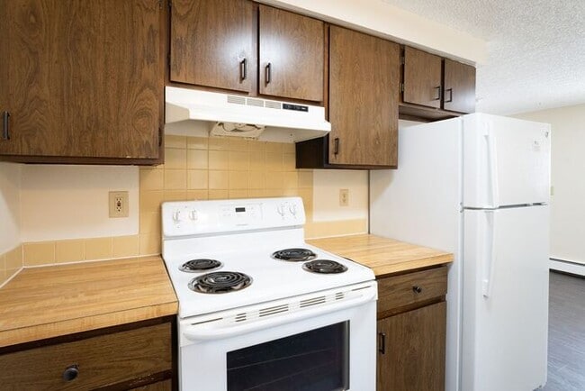 Building Photo - Spacious 2 Bedroom 1 Bath Near CSU and Old...