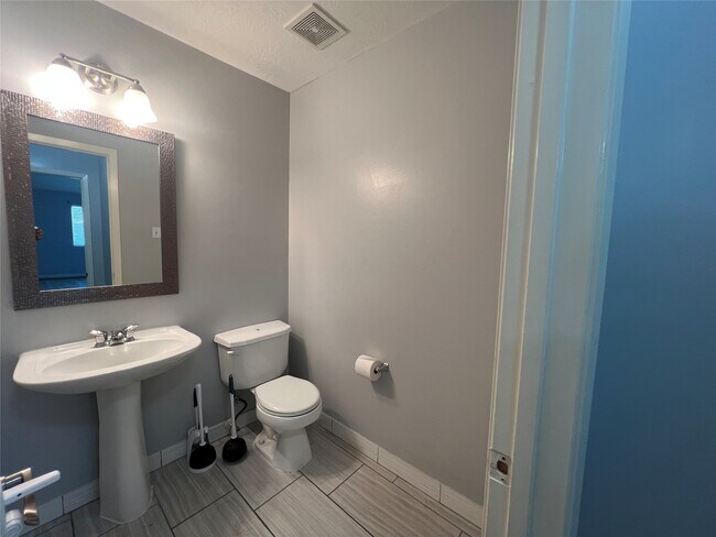 Building Photo - 19631 Plantation Tree Ct