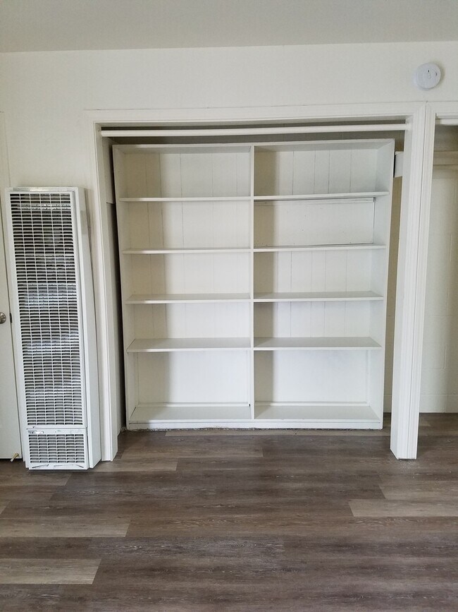 Building Photo - 518 Needham St