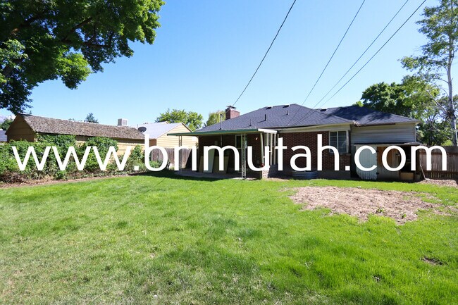 Building Photo - 1239 E Ridgedale Ln