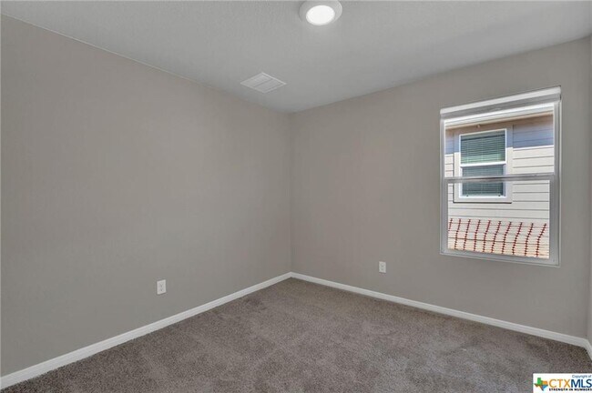 Building Photo - 585 Apache Plum Dr