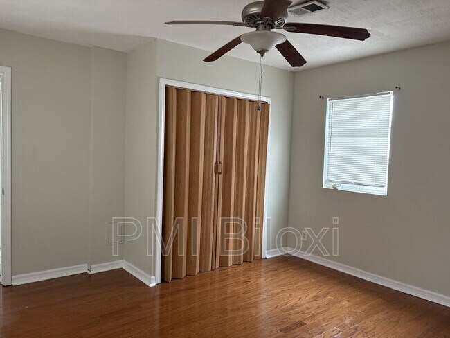 Building Photo - 391 Rodeo Dr