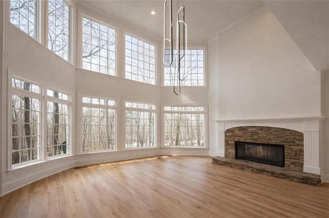 Building Photo - 1430 Hillcrest Heights