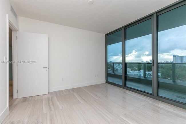 Building Photo - 1451 Brickell Ave