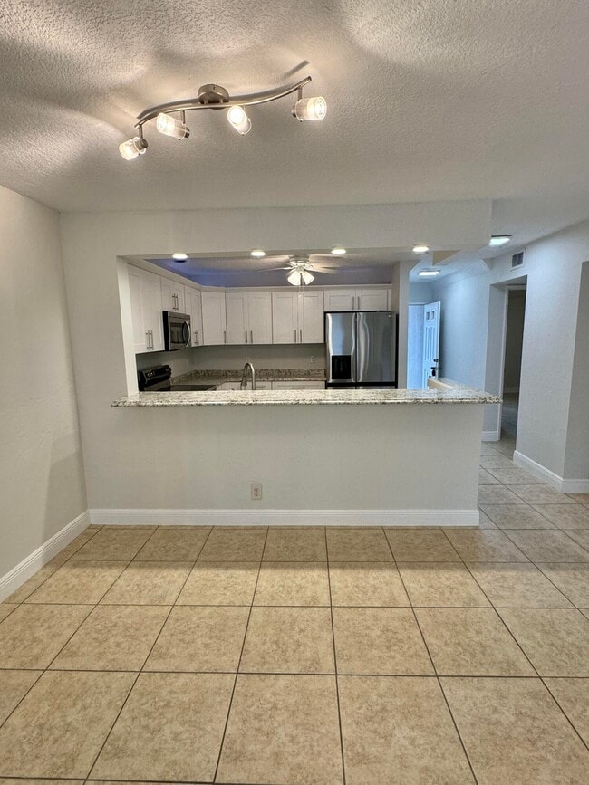 Building Photo - 9071 Tracy Ct