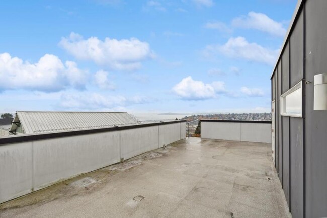 Building Photo - 3 bedroom in Seattle WA 98119