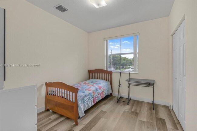 Building Photo - 755 E Mowry Ct