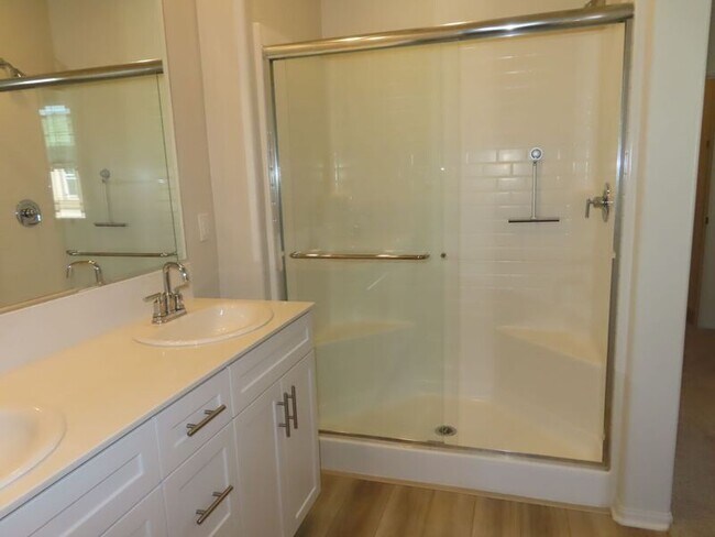Building Photo - 40585 Melrose Dr