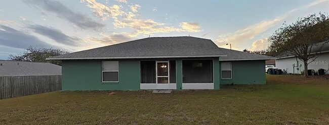 Building Photo - 913 Palm Forest Ln