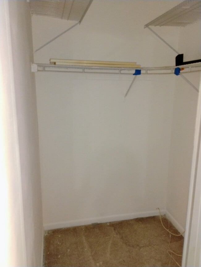 Building Photo - 910 W Alleghany Dr