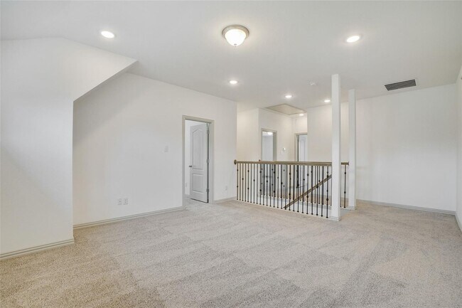 Building Photo - Luxury living in this stunning 4 bedroom, 3 bath home