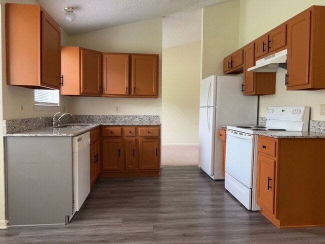 Building Photo - 3804 Water Oak Dr