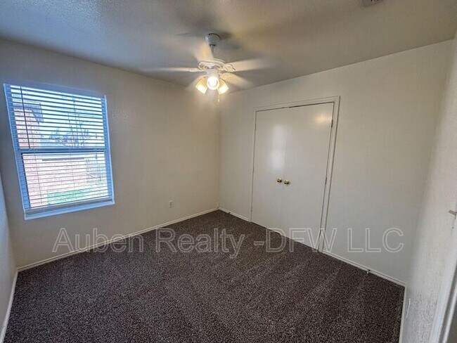 Building Photo - 300 S Magnolia St