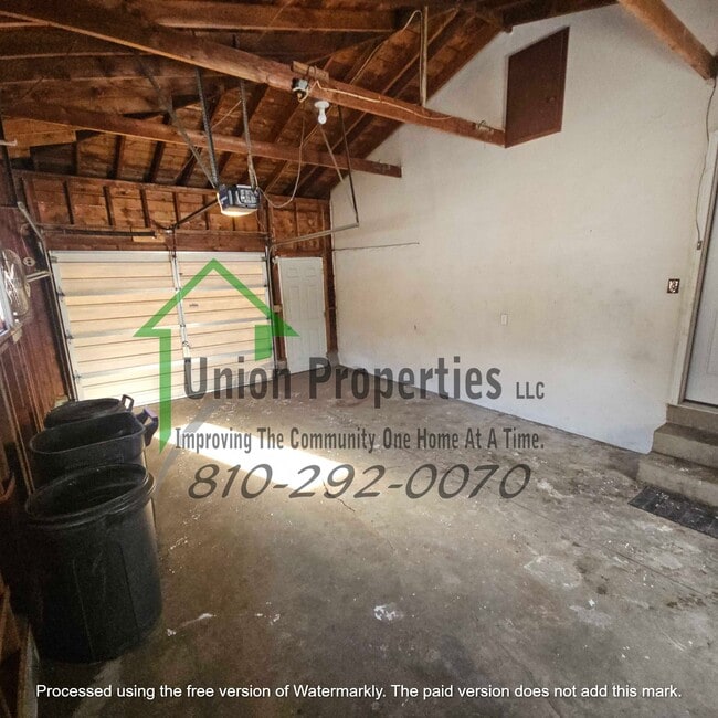 Building Photo - 3033 Pine Grove Ave