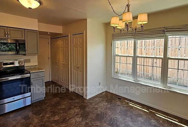 Building Photo - 7045 Sproul Ln