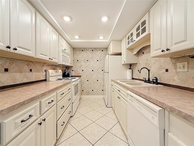 Building Photo - 400 64th Ave