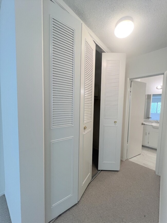 Building Photo - 801 S Lucerne Blvd