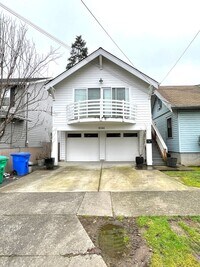 Building Photo - Sellwood Single Unit Building, 2nd Story A...