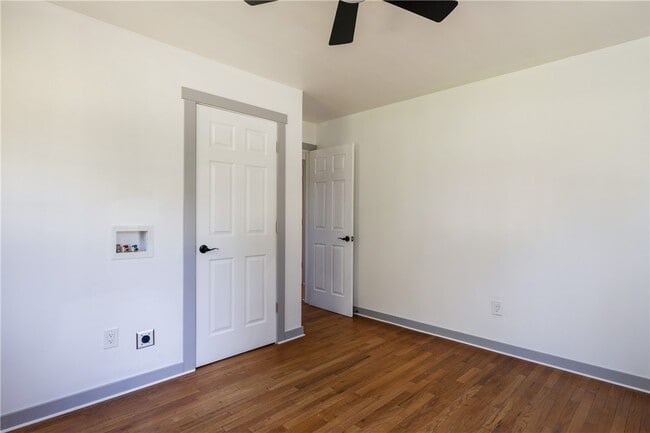 Building Photo - 578 Victory Hwy