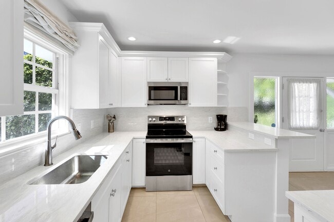 Building Photo - 211 Miraflores Dr