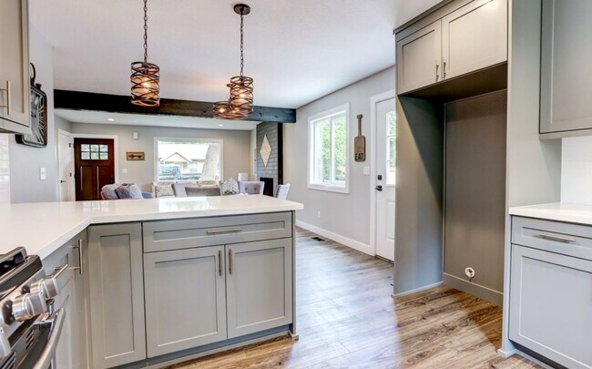 Building Photo - Charming 3-Bedroom Home with Spacious Yard...