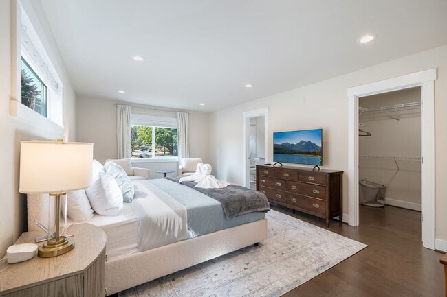 Building Photo - 10404 2nd Pl SW