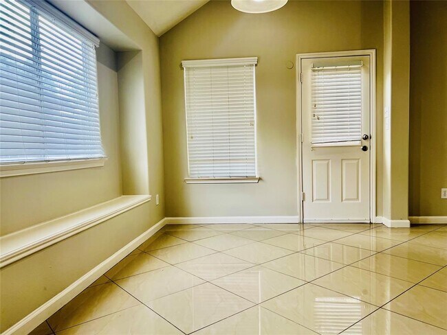 Building Photo - 13715 Branford Greens Dr