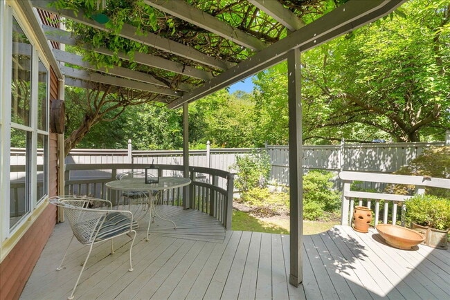Building Photo - "Luxurious 3-Bed Retreat with Finished Bas...
