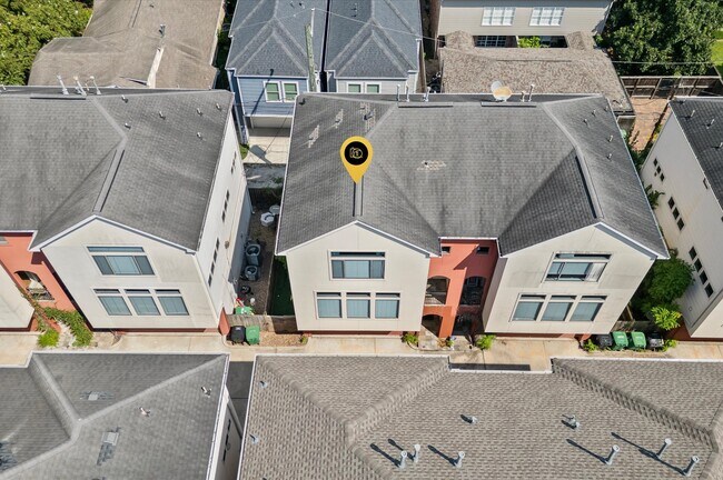 Building Photo - 408 Parker St