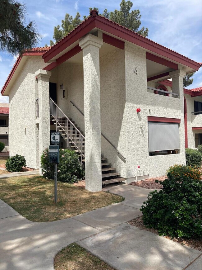 Building Photo - 10610 S 48th St