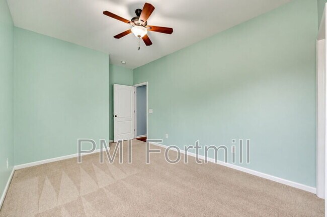 Building Photo - 1080 Crescent Moon Dr