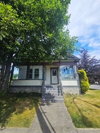 Building Photo - $1000 off 1st Month's Rent! Charming 5-Bedroom Home with Updated Kitchen, & Bath in Fairhaven!