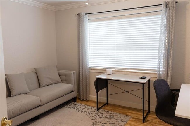 Building Photo - 151 NE 16th Ave